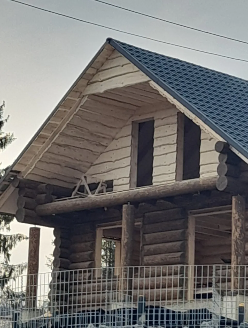 Tesání srubu